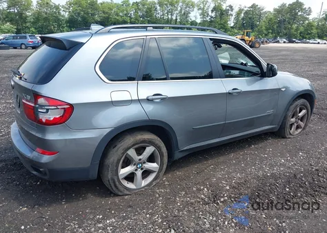 2013 BMW X5 xDrive50I z USA, uszkodzony, nr VIN 5UXZV8C58D0C16717